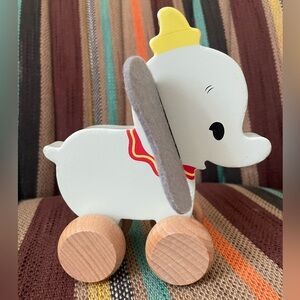 Just Play Disney Classics Wooden Dumbo Clutch Toy